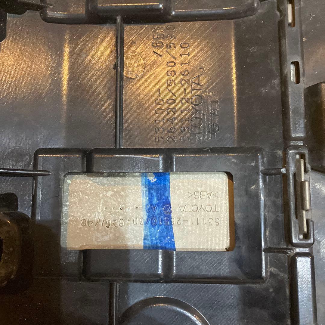 メ*ス様 トヨタ　5型ハイエース　ダークプライムⅡ 純正グリル