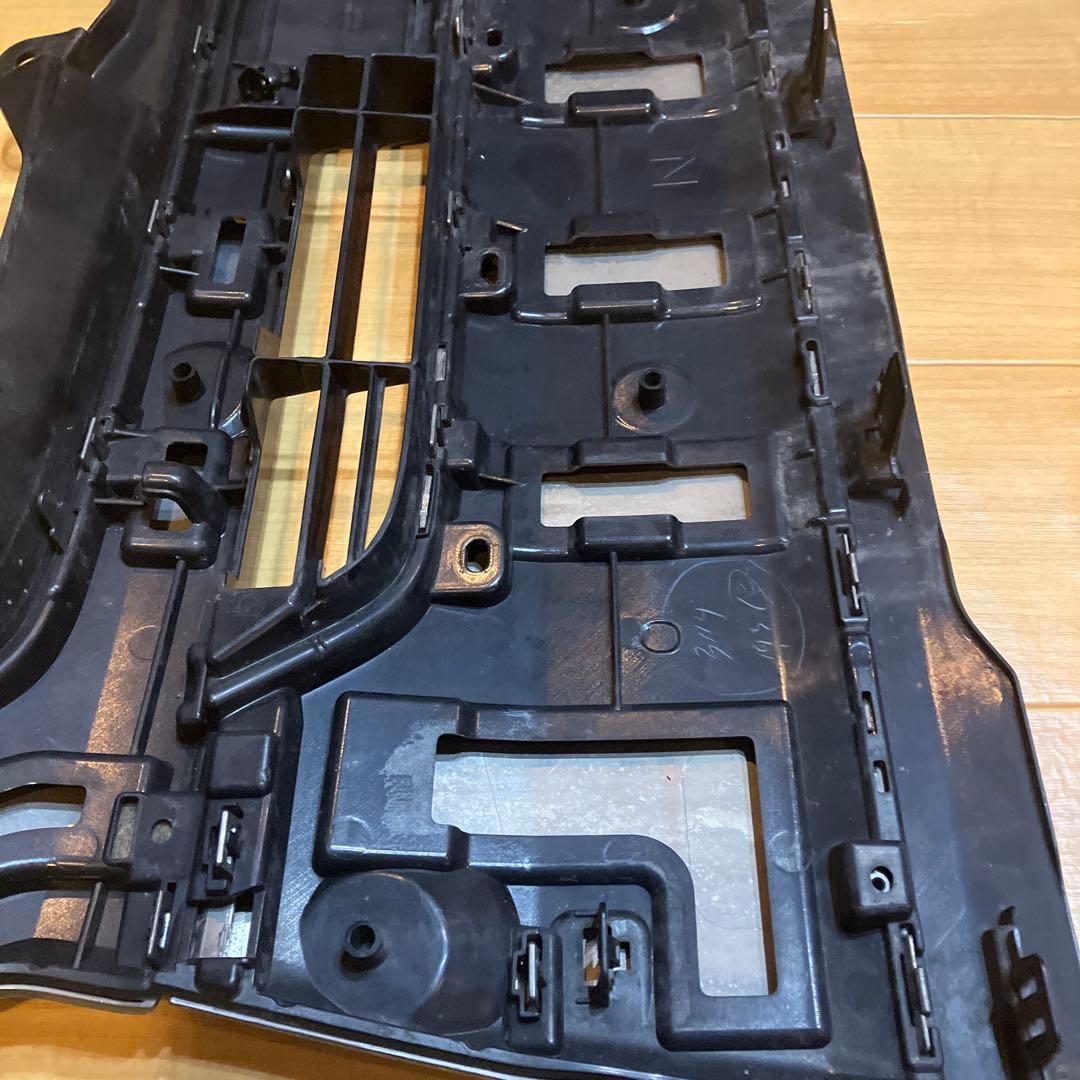 メ*ス様 トヨタ　5型ハイエース　ダークプライムⅡ 純正グリル