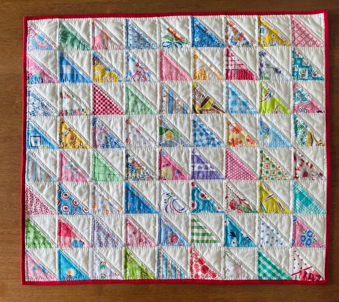 パッチワークキルト　フィードサックの三角のキルト