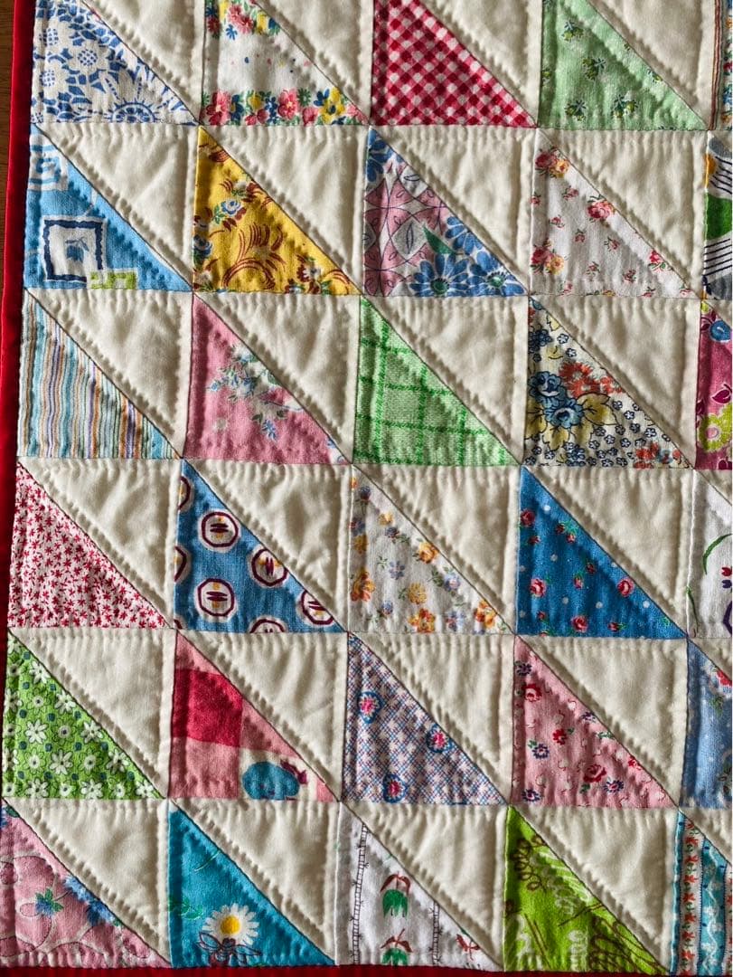 パッチワークキルト　フィードサックの三角のキルト