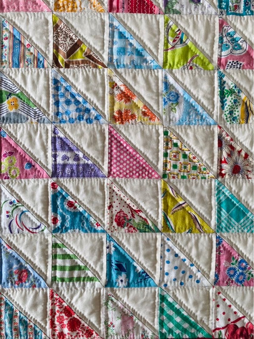 パッチワークキルト　フィードサックの三角のキルト