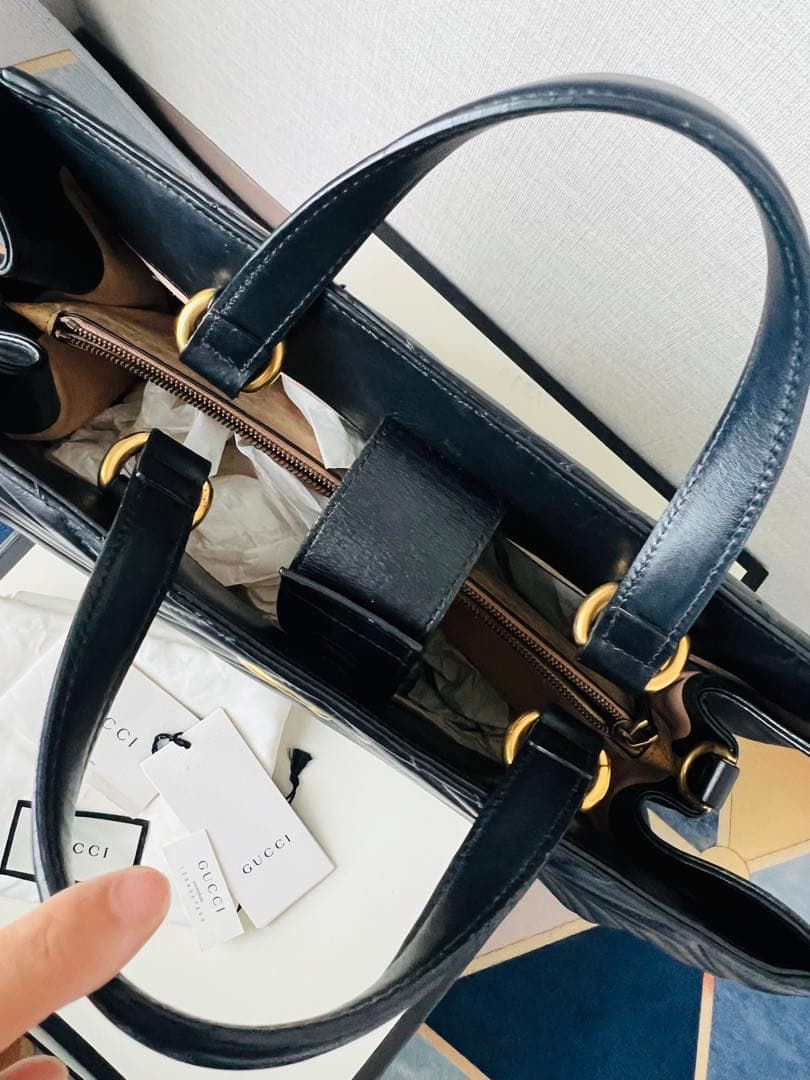 GUCCI GGマーモント キルティング ミディアム トップハンドルバッグ