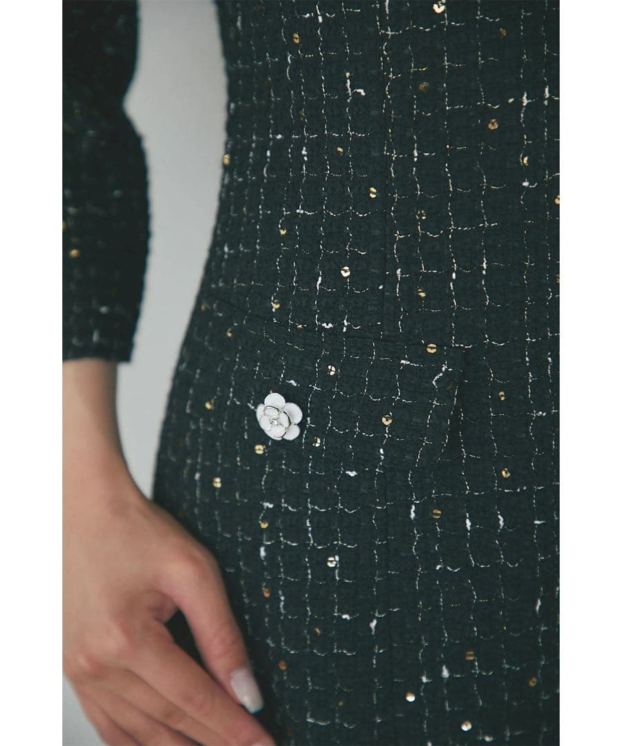 【新品　タグ付き】トッコ　フラワー飾り釦付きスパンコールツイードタイトワンピース