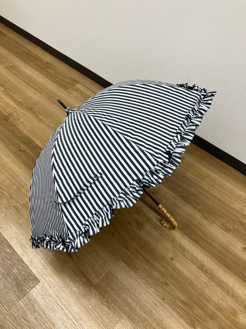 【サンバリア100】Mサイズ 白黒ストライプ フリル