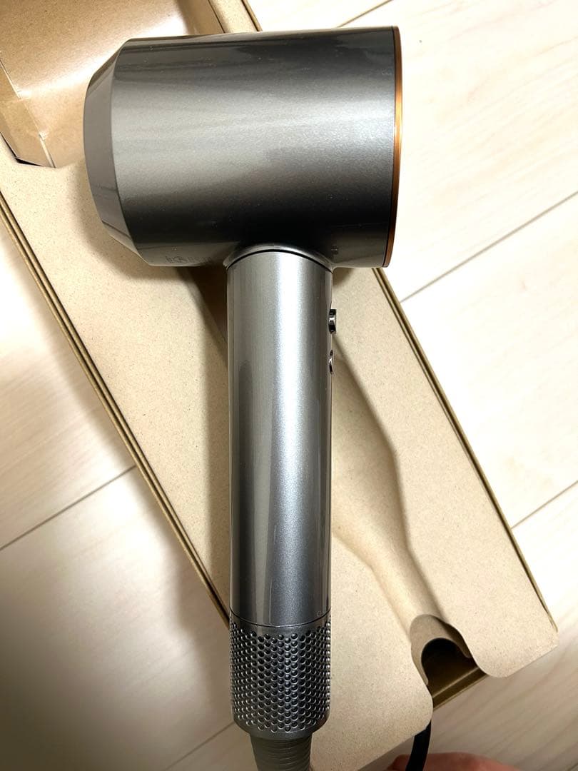 Dyson Supersonic ヘアドライヤー シルバー/ゴールド