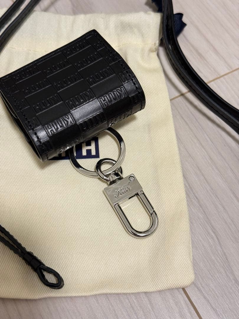 kith AirPods ブラック イヤホンケース ストラップ付き
