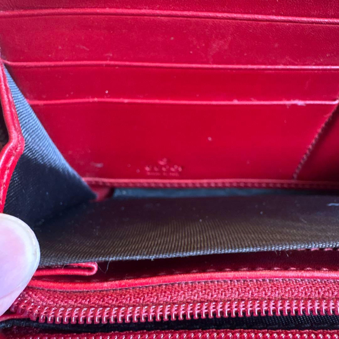グッチ　長財布　レザー　赤