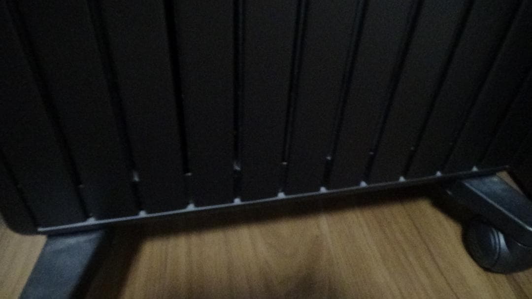 【極美品】ほぼ未使用　デロンギ　ヒーター　ブラック　MDHU15-PB