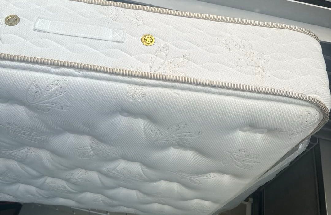 シモンズ ゴールデンバリュープレミアムセミダブルマットレス　ビューティーレスト