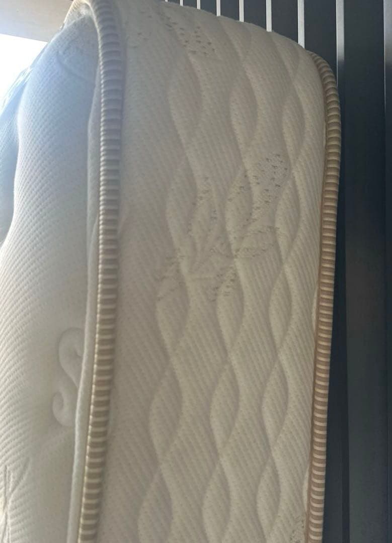 シモンズ ゴールデンバリュープレミアムセミダブルマットレス　ビューティーレスト