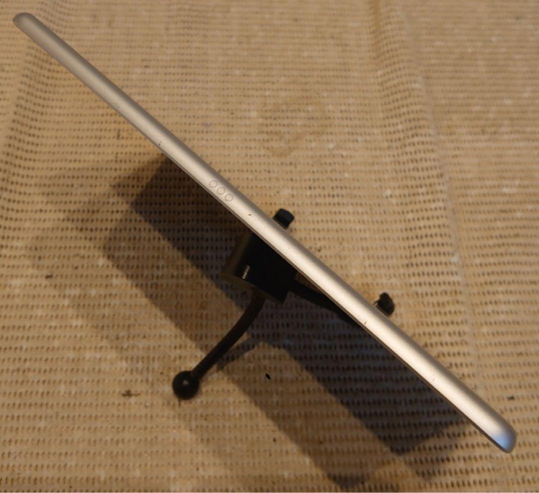 完動品SIMフリー液晶無傷iPad第8世代本体128GB送料込LQ1KR