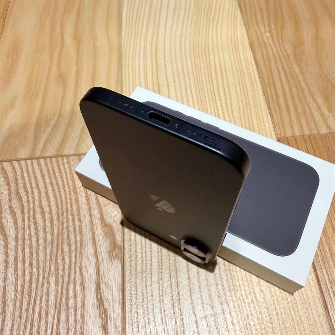 Apple iPhone16 128GB ブラック 本体 SIMフリー 美品