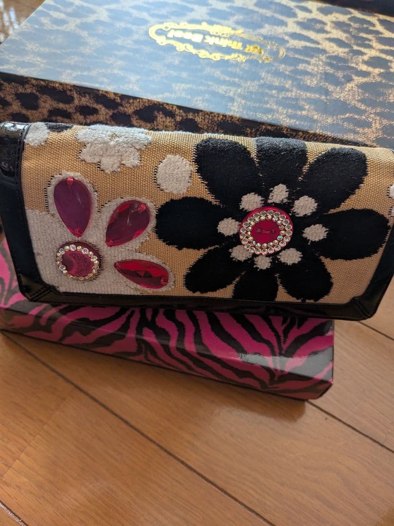 【新品未使用】Think Bee! マーガレット2 長財布 箱入り 美品✨️