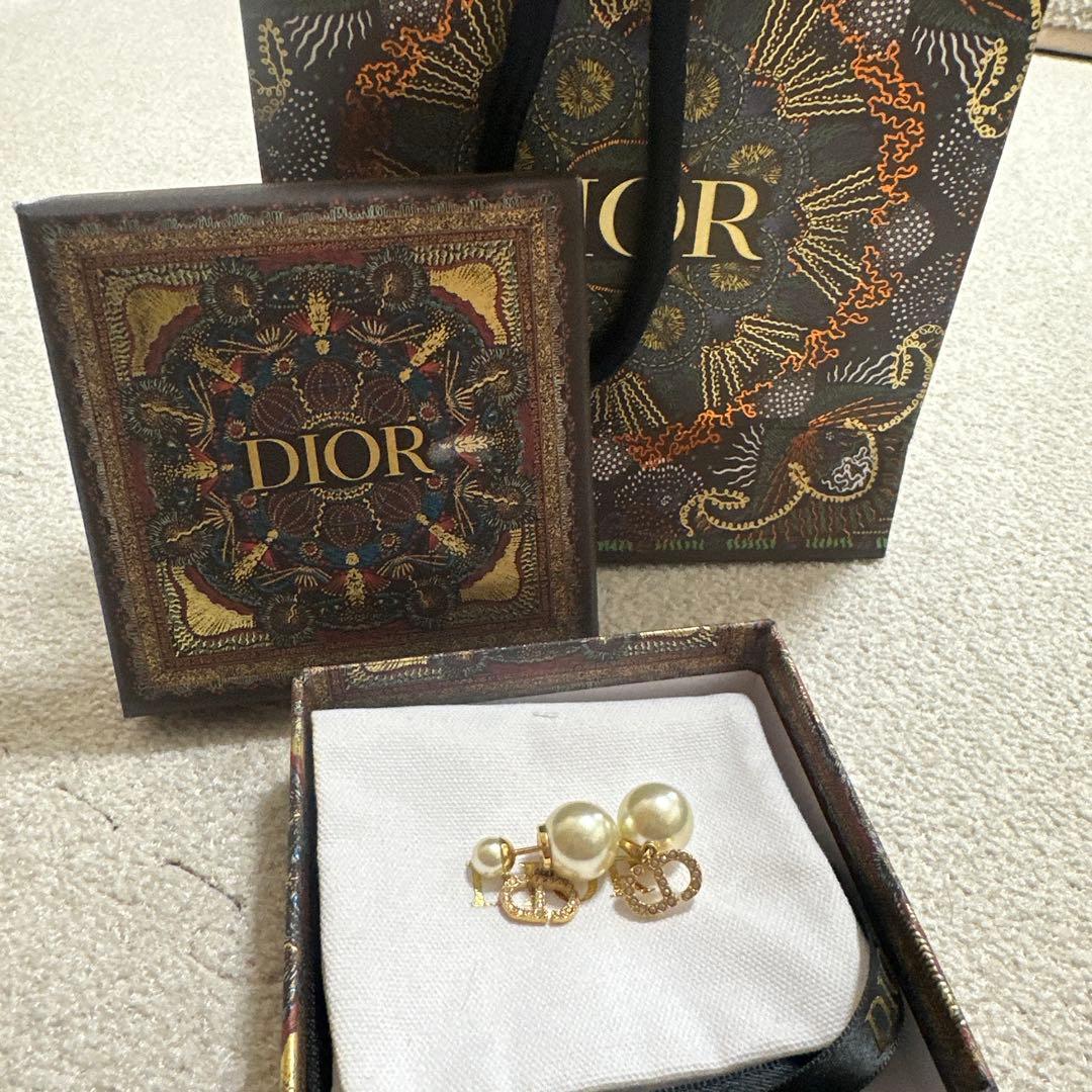 윤 ◡̈⃝︎ Dior パール ゴールド 片耳用ピアス