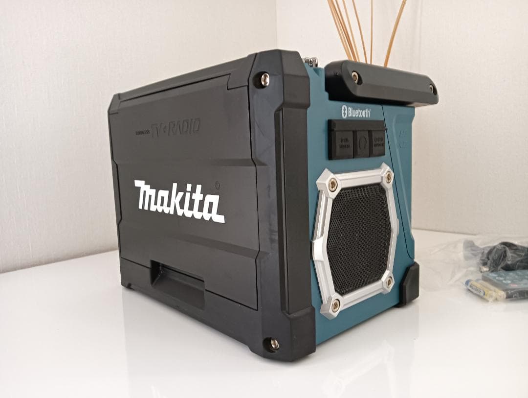 【美品】 マキタ TV100 充電式ラジオ付テレビ