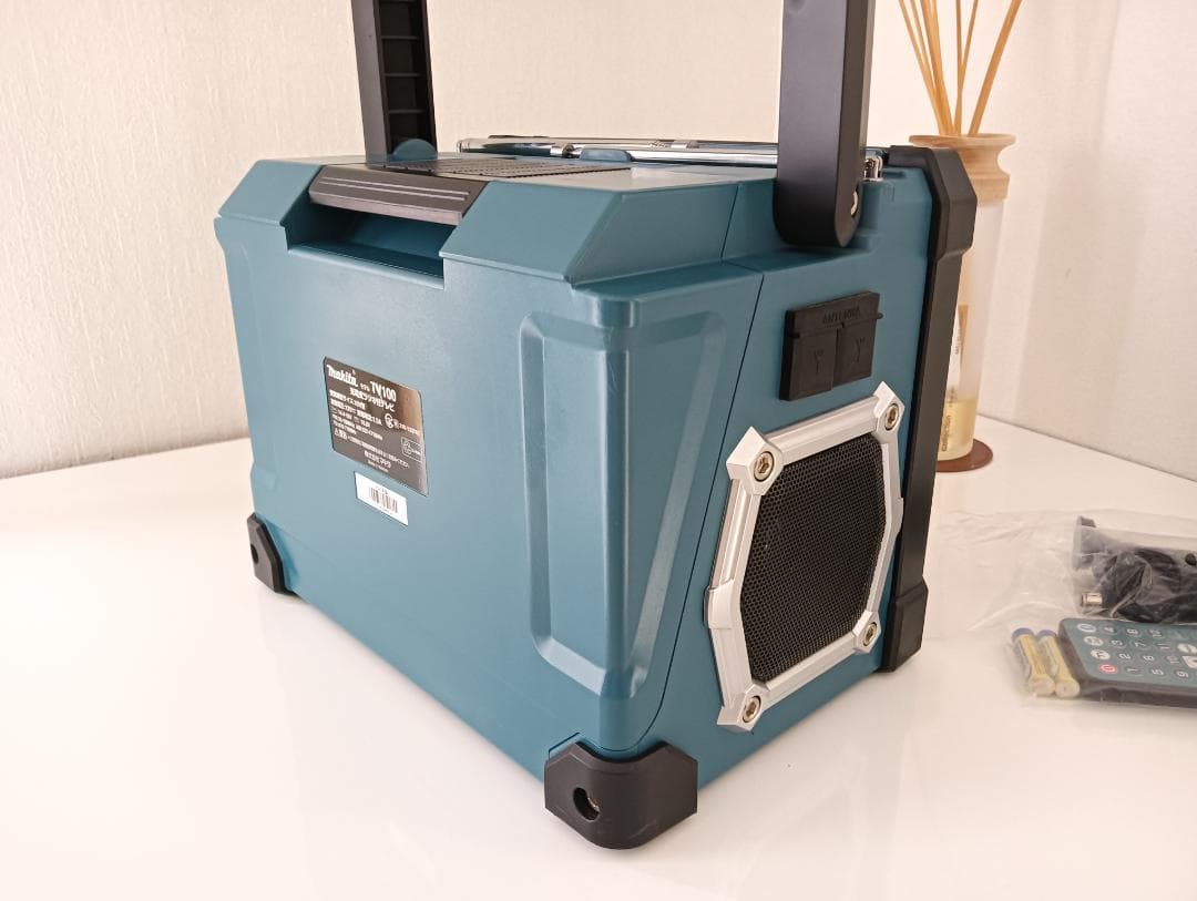 【美品】 マキタ TV100 充電式ラジオ付テレビ