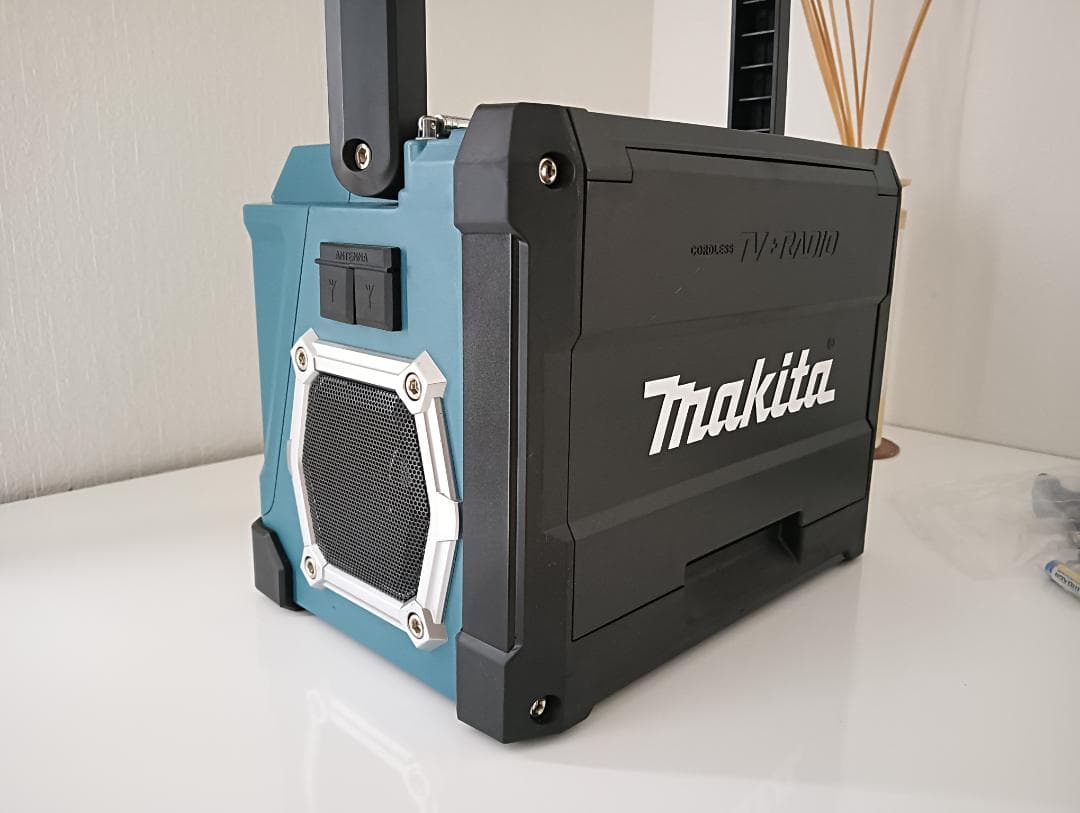 【美品】 マキタ TV100 充電式ラジオ付テレビ