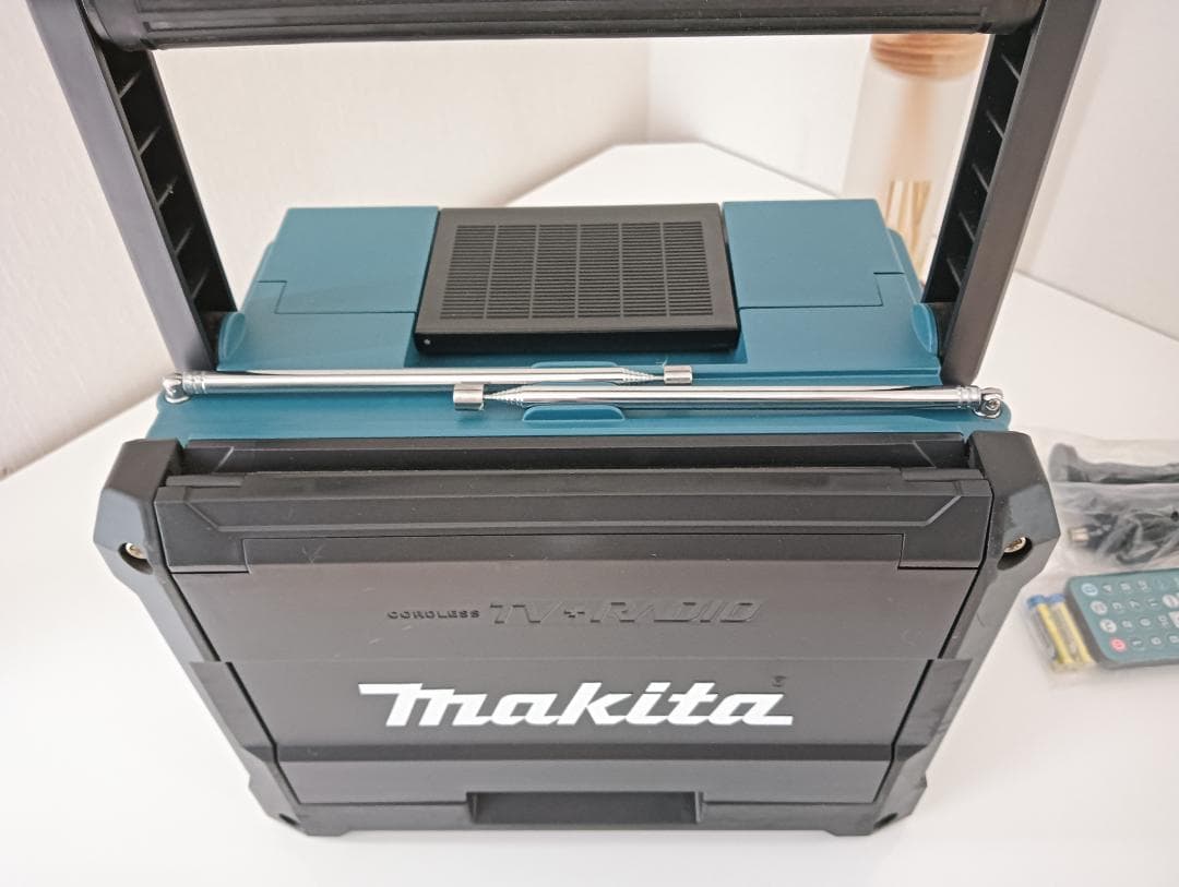 【美品】 マキタ TV100 充電式ラジオ付テレビ