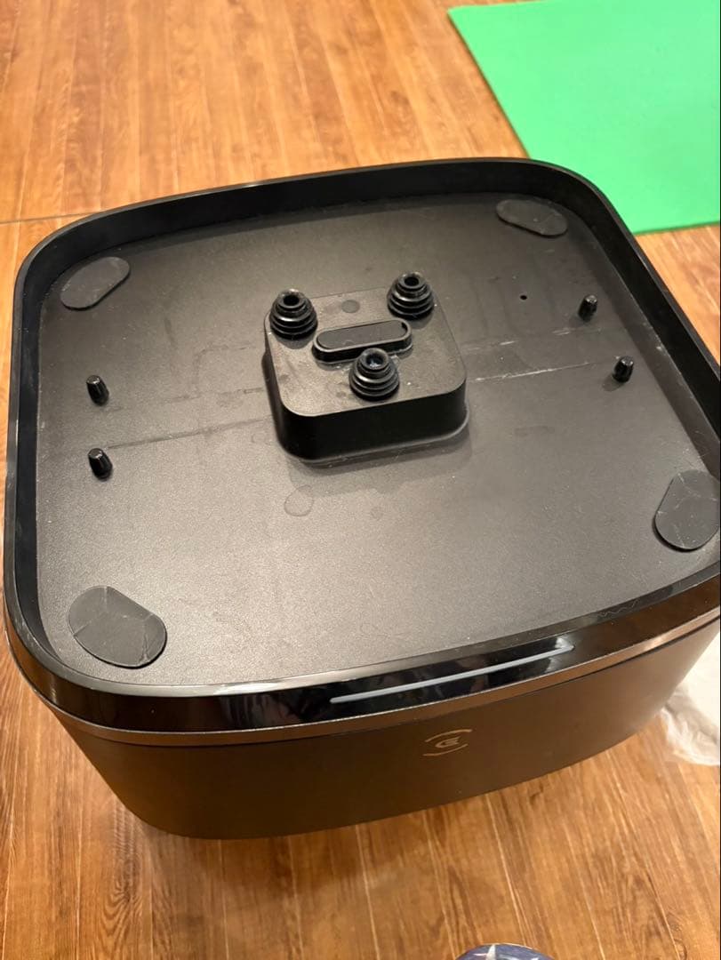 【送料無料】 ロボット掃除機 黒色 付属品多数あり　ブラック　スタイリッシュ