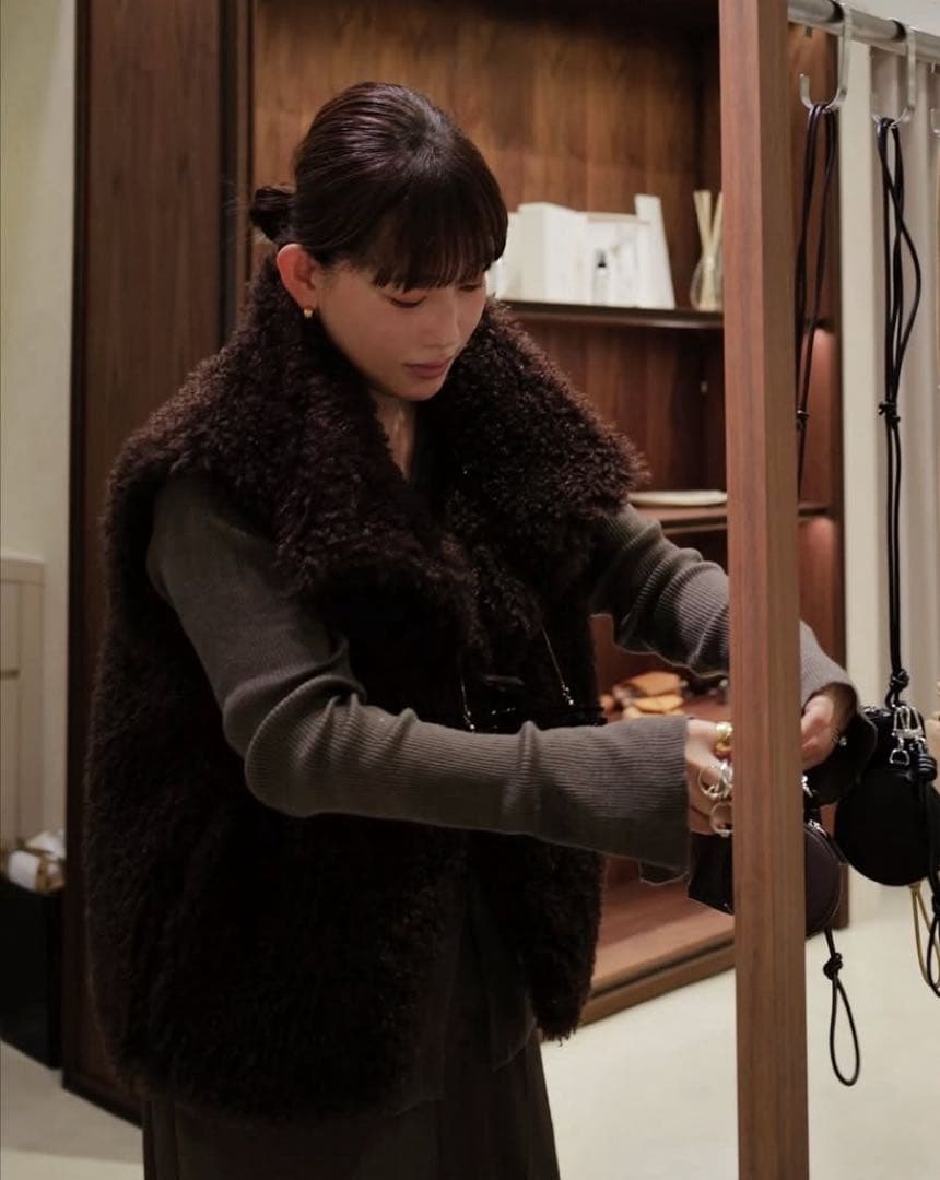 限定値下げ ETRE TOKYO SANTE クリンプフェイクファーベスト 新品