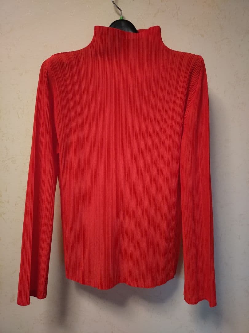 ISSEY MIYAKE 赤 長袖 トップス