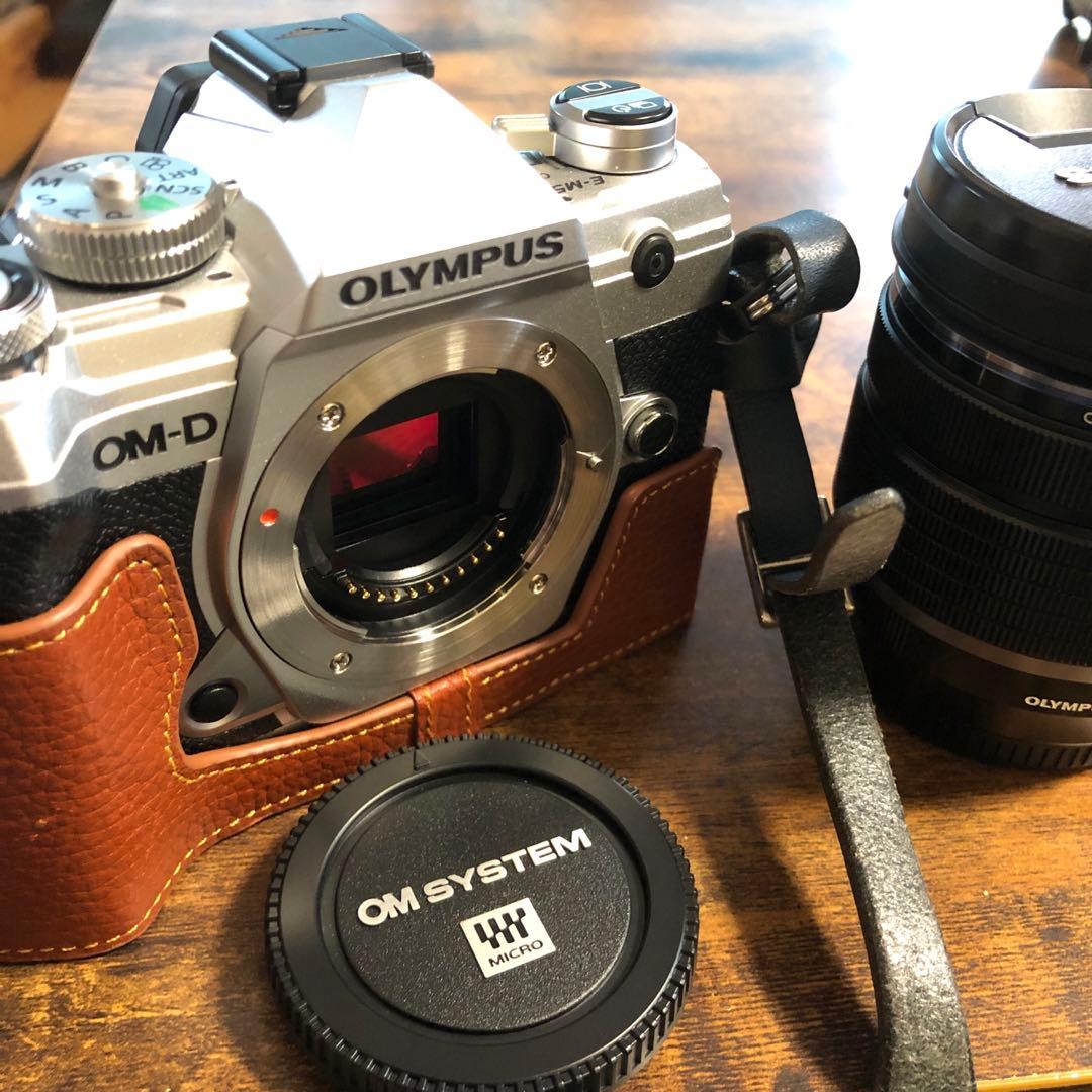 デジタルカメラ OLYMPUS OM-D E-M5 Mark III 12-45 F4.0