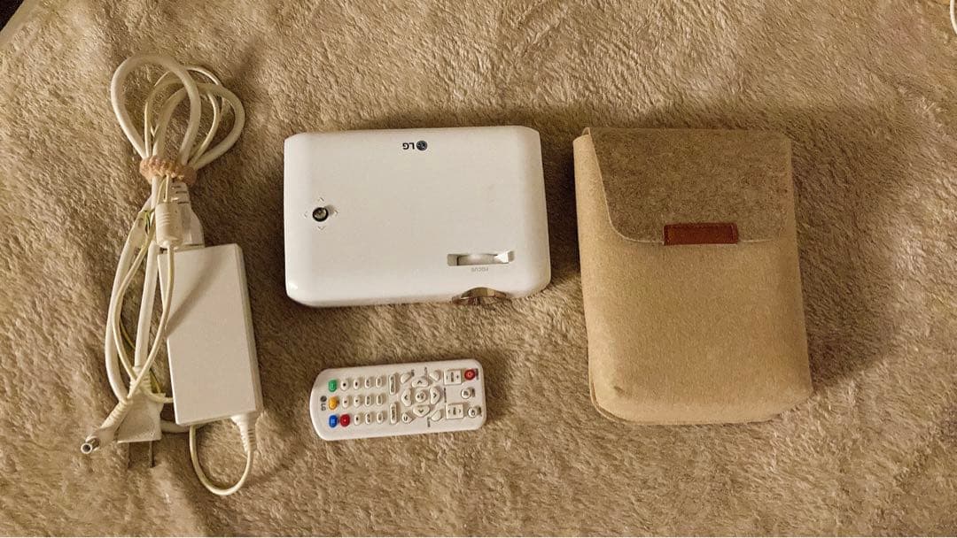 プロジェクター　持ち運び可能 動作確認済み　大人気