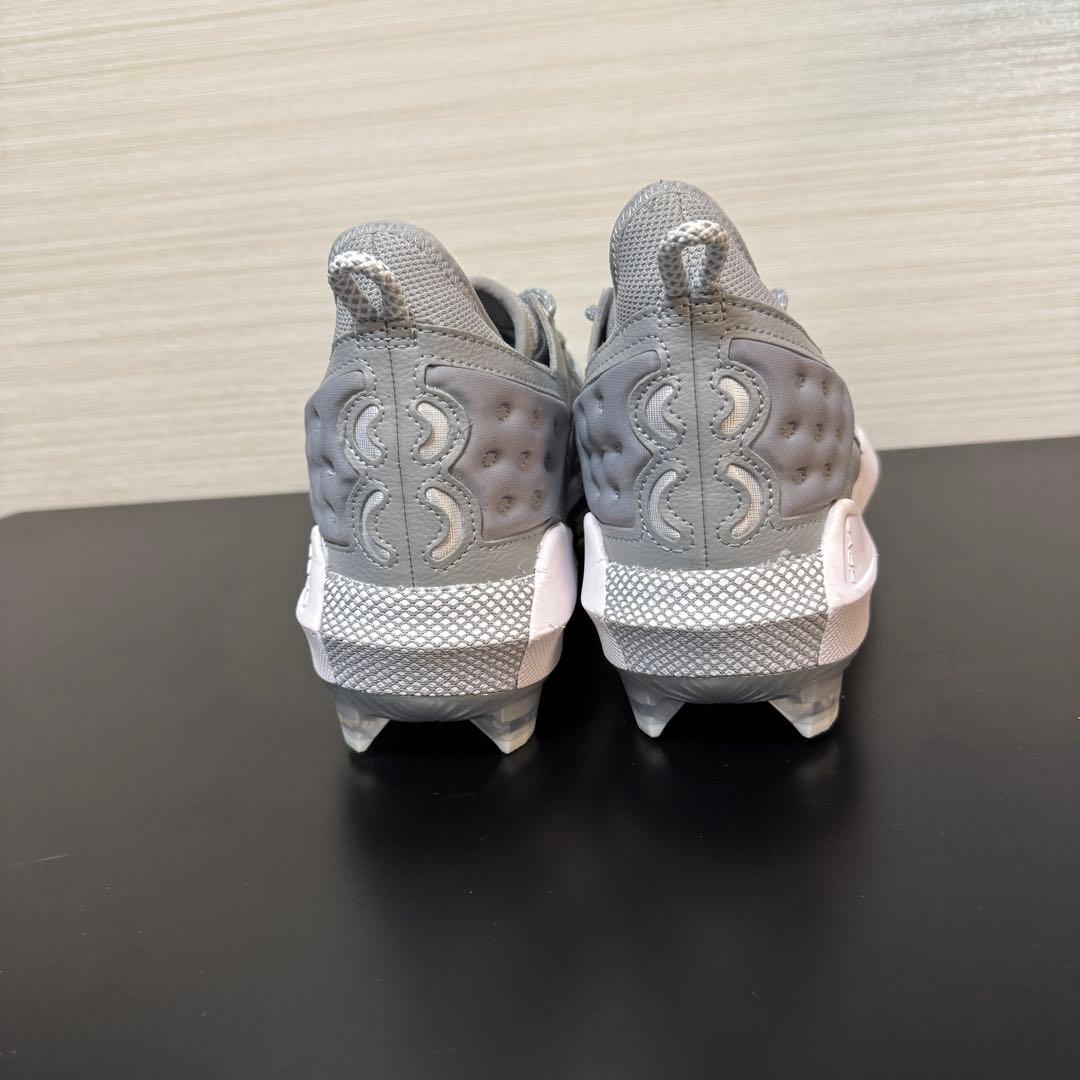 アンダーアーマー ベースボールスパイク 野球 金具 ハーパー8 グレー ホワイト