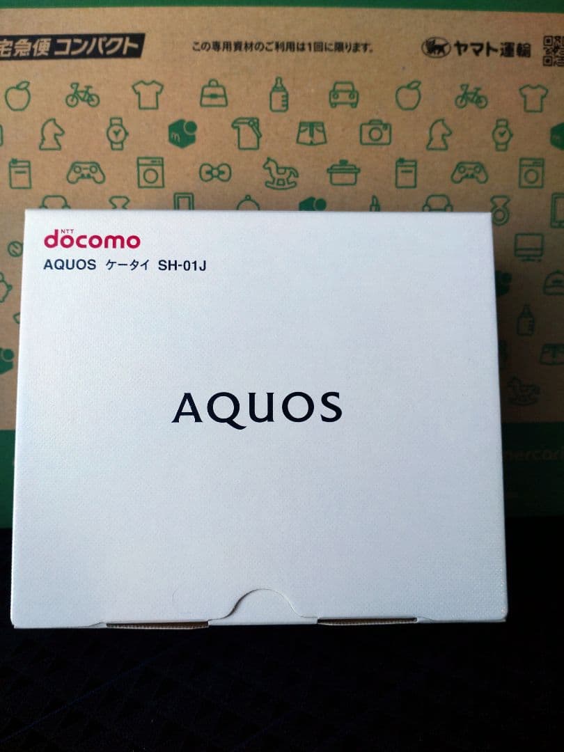 【新品】docomo　AQUOSケータイSH-01J