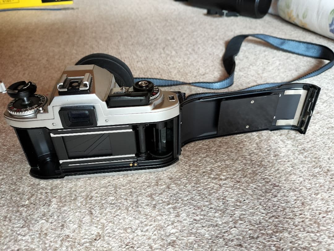 再値下げ　ニコン FG フィルムカメラセット(本体、望遠レンズ、三脚、バッグ等)