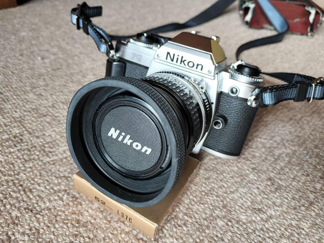 再値下げ　ニコン FG フィルムカメラセット(本体、望遠レンズ、三脚、バッグ等)