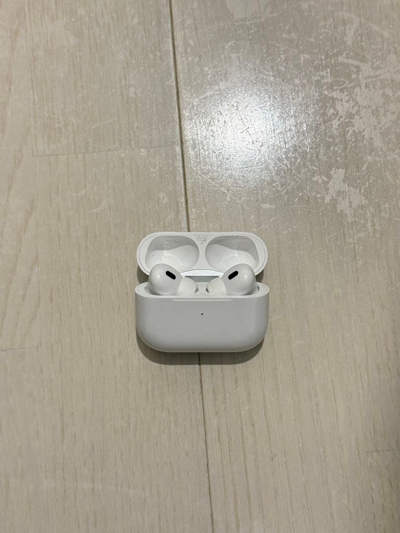【純正】AirPods Pro（第2世代）Lightning充電ケース付