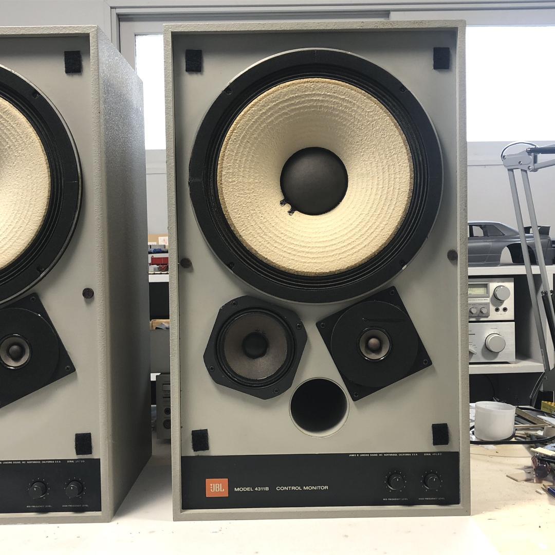 JBL 4311B スタジオモニター ペア　程度良好　美品　送料込み （L側）
