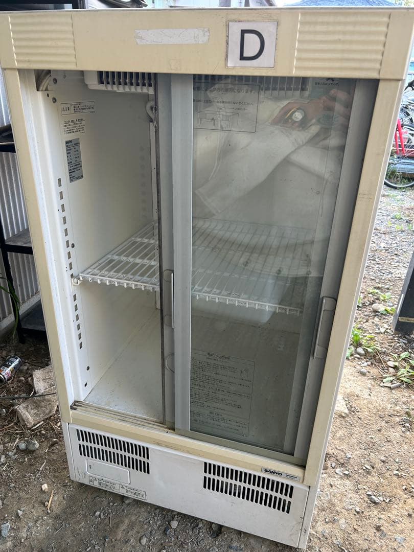 ガラス扉の2ドア冷蔵ショーケース