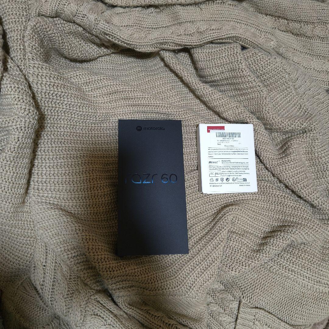 【大特価】新品未開封Motorola razr60　本体 ＋カバー