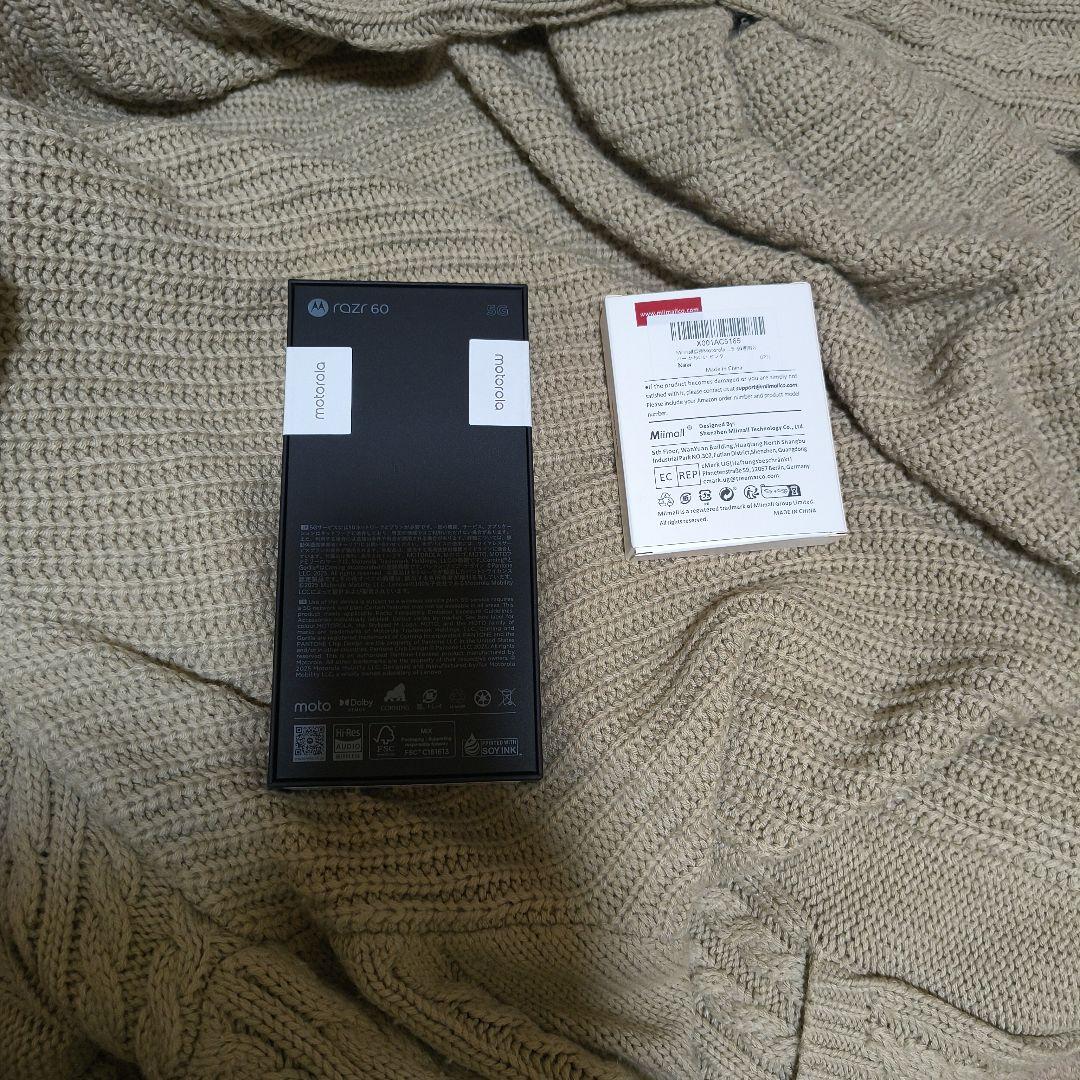 【大特価】新品未開封Motorola razr60　本体 ＋カバー