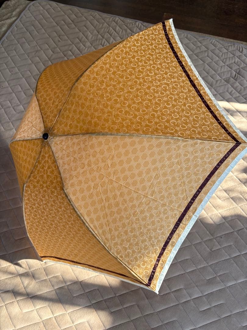 セリーヌ 折りたたみ傘 ベージュとブラウン デザイン