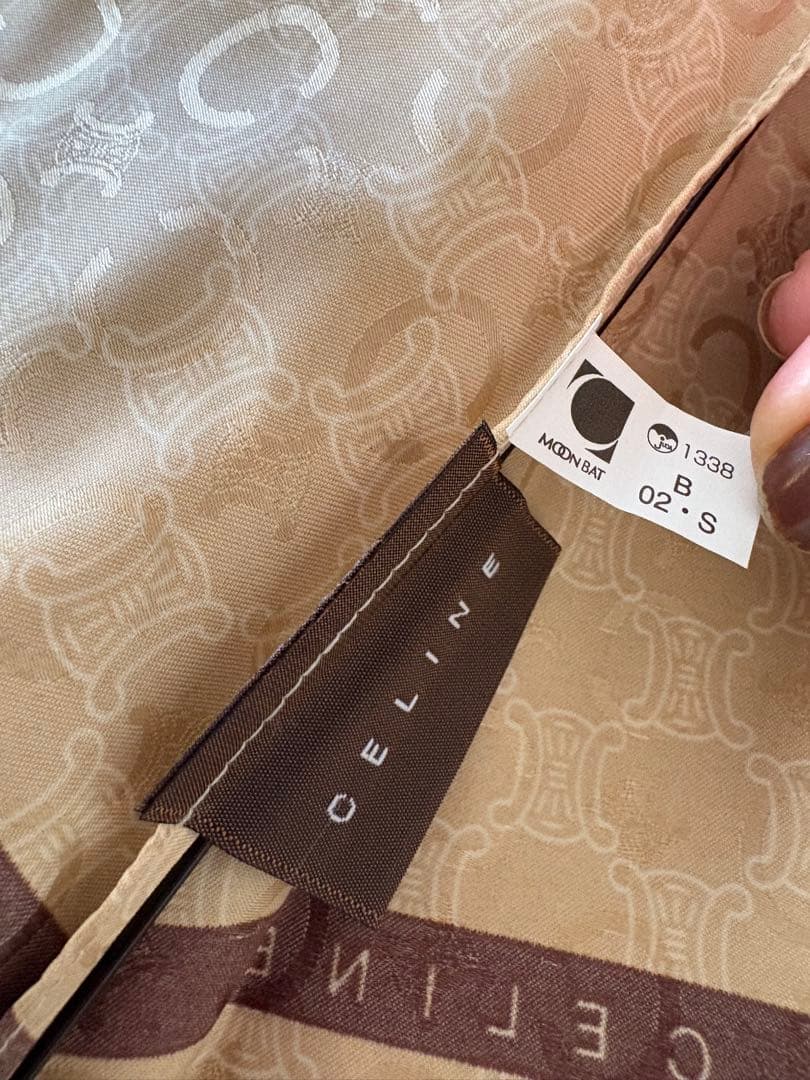 セリーヌ 折りたたみ傘 ベージュとブラウン デザイン