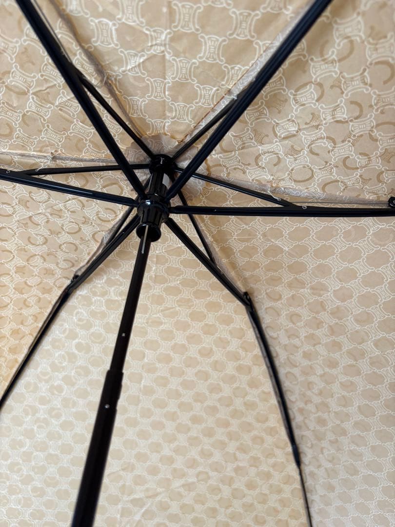 セリーヌ 折りたたみ傘 ベージュとブラウン デザイン
