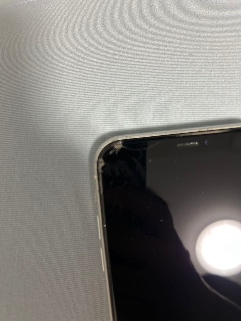 Apple iPhone XRホワイト　本体　64GB