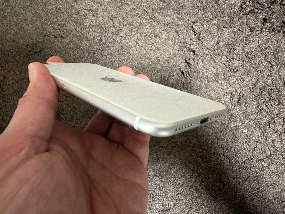 美品 iPhoneSE 第2世代 ホワイト 64GB SIMフリー