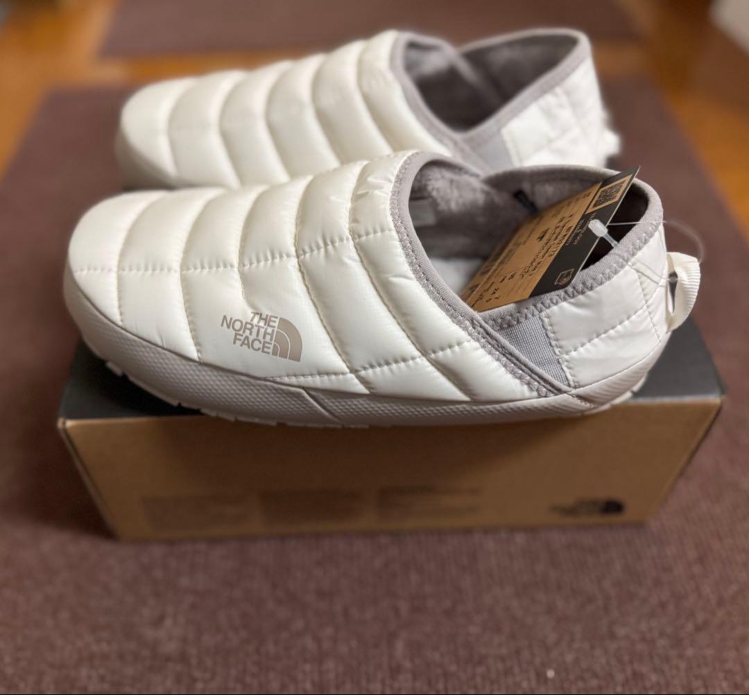 【新品未使用】ノースフェイス　ウィメンズ サーモボール トラクション ミュール５