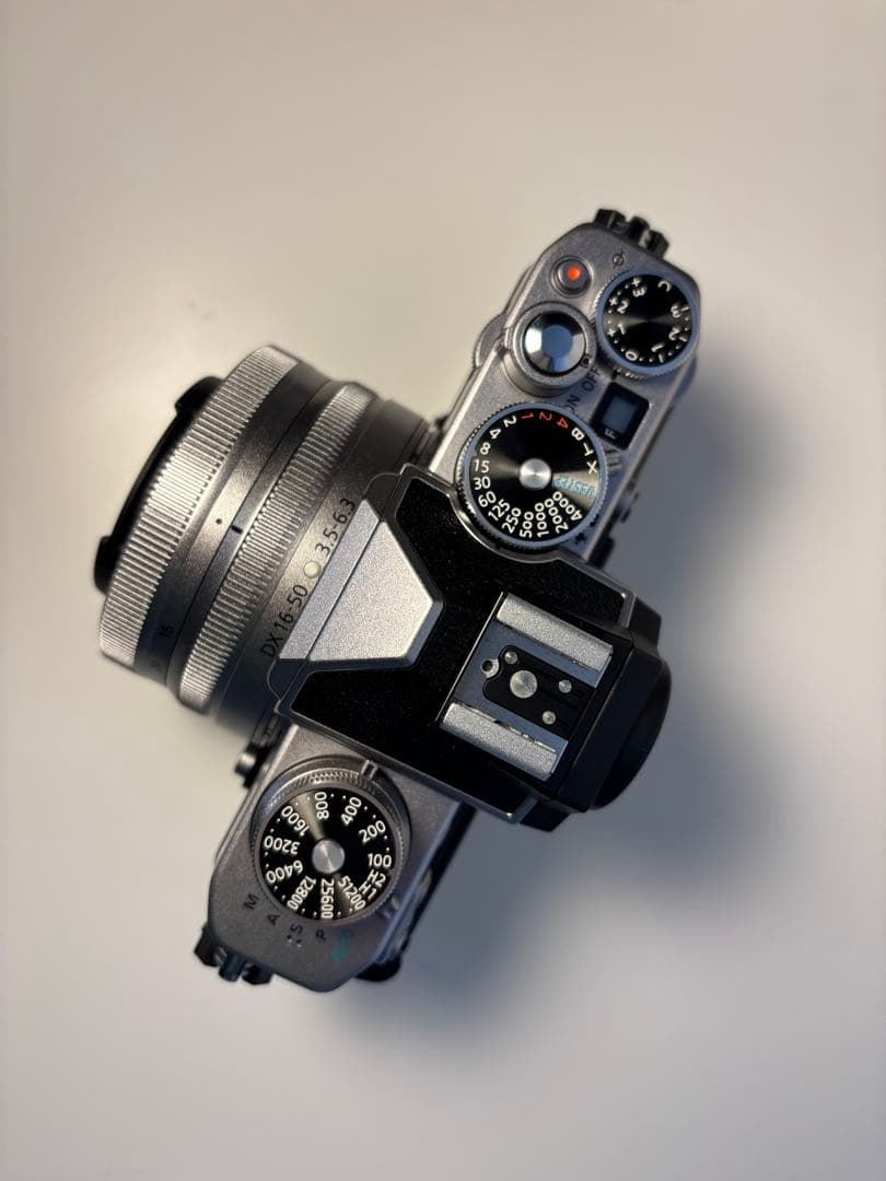 【値下げ】【美品】Nikon Z fc ミラーレスカメラ シルバー レンズキット