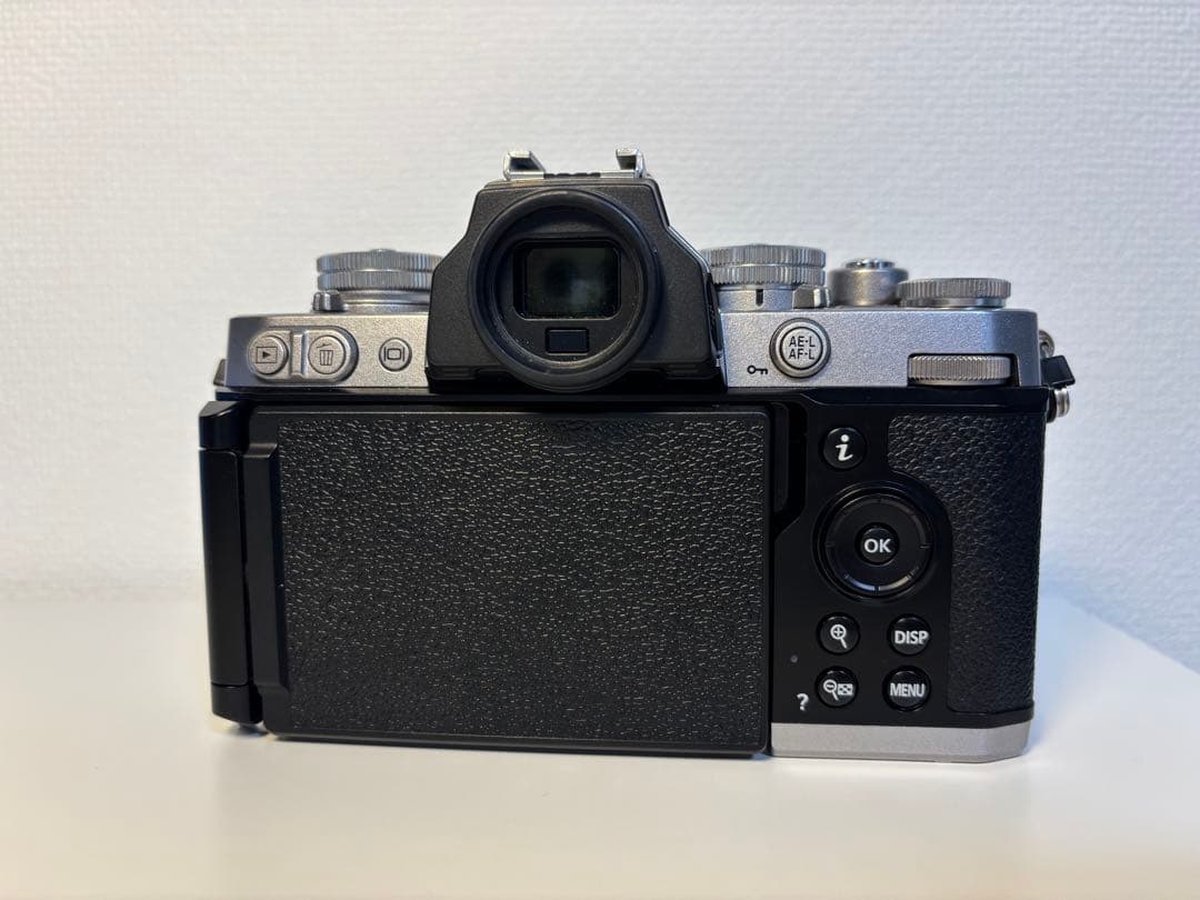 【値下げ】【美品】Nikon Z fc ミラーレスカメラ シルバー レンズキット