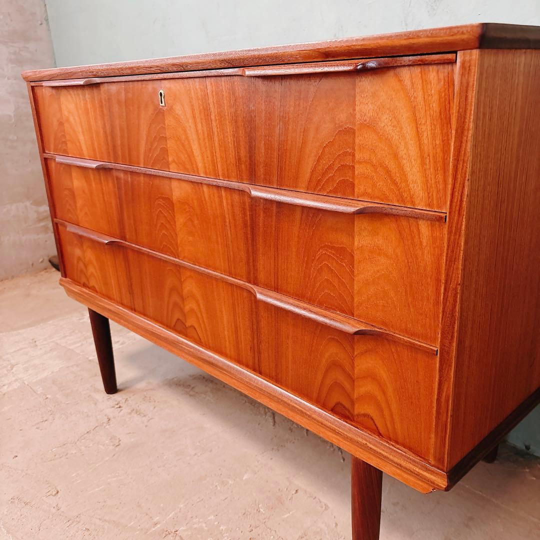 【招き猫】デンマーク　チーク材　三段チェスト　北欧家具　北欧ビンテージ