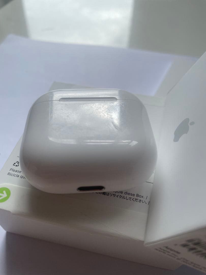 Apple AirPods4 ホワイト