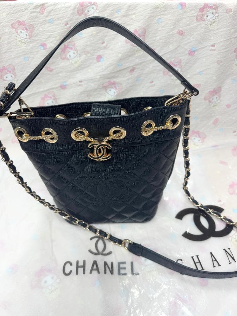 ✨新品・未使用ブラック キルティング サコッシュ