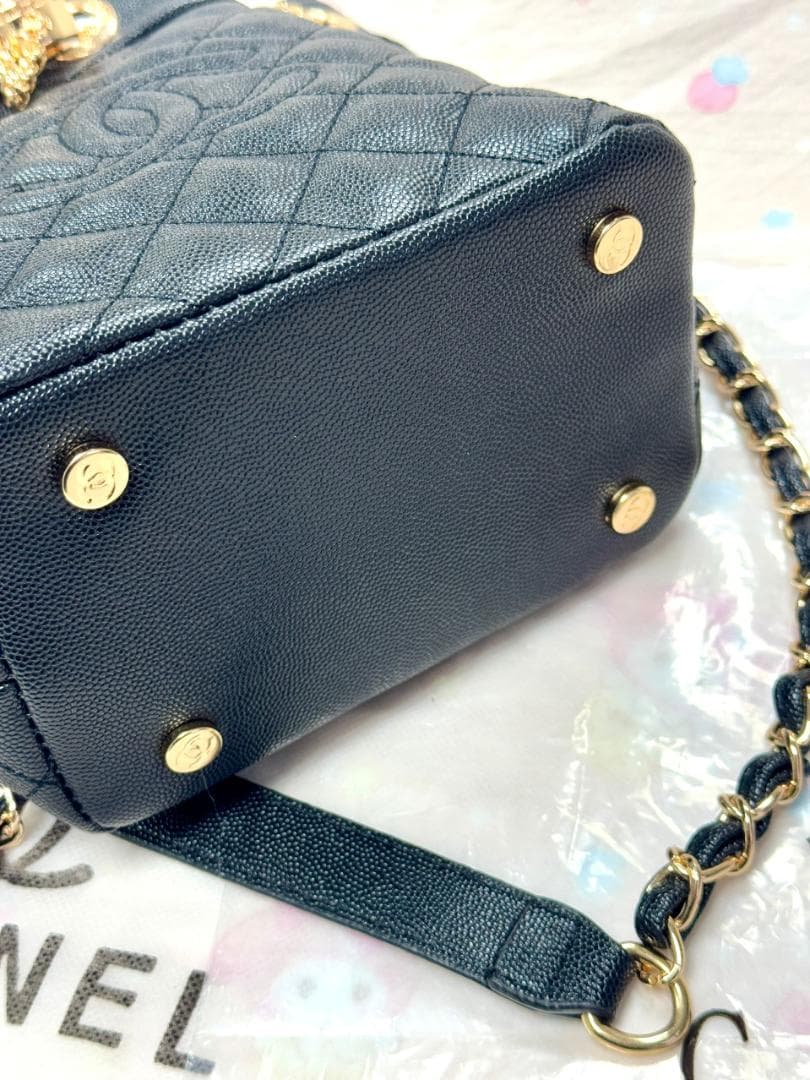 ✨新品・未使用ブラック キルティング サコッシュ