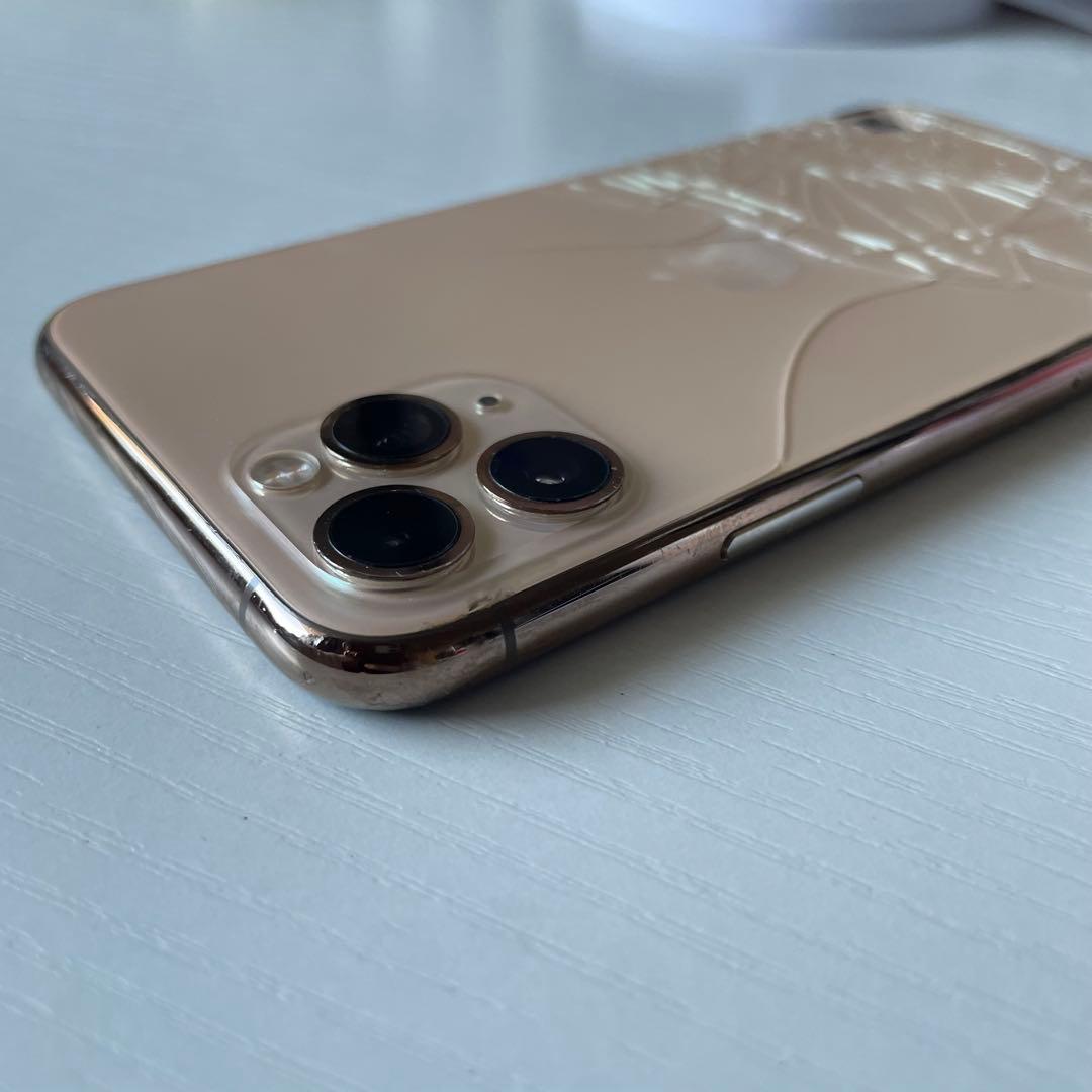 iPhone11pro 本体　画面背面ひび割れあり