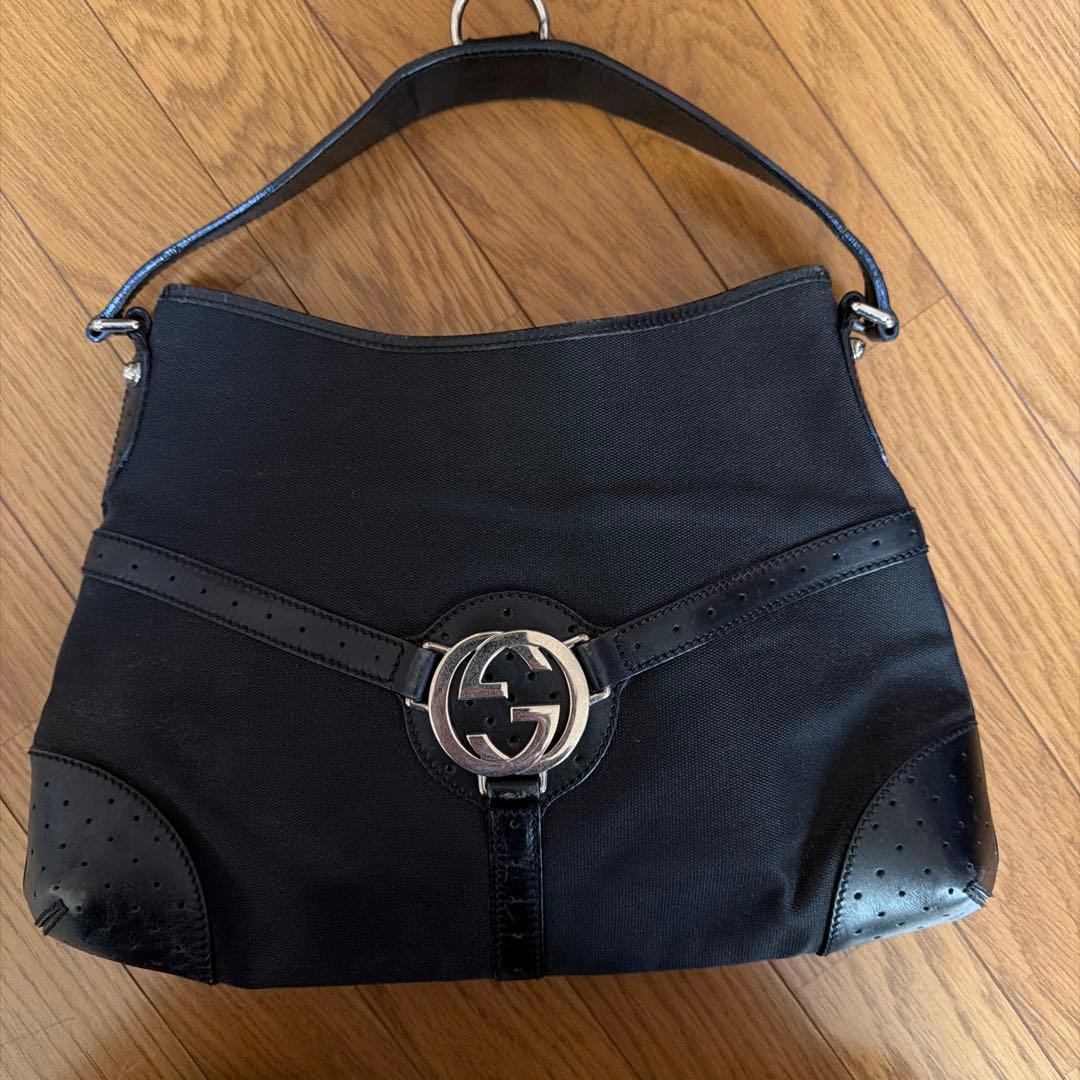 Gucci ブラック ハンドバッグ GGロゴ
